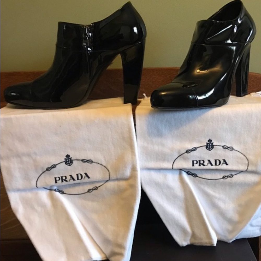 🔥HOST PICK🔥Prada Vernice Glamour Boot with Side Zip. Size 40. Nero.